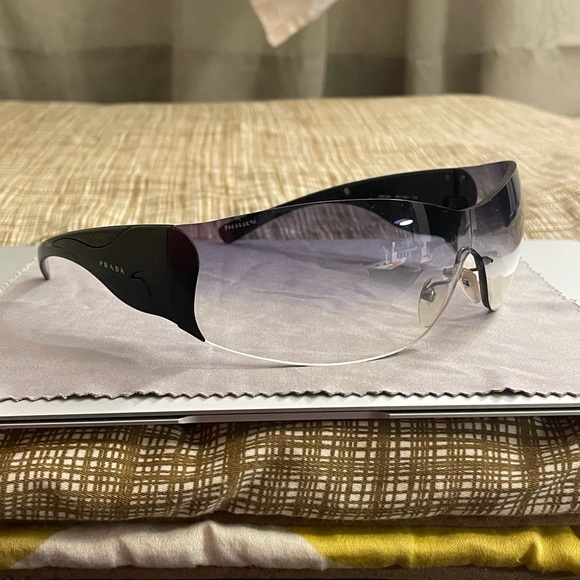 Prada Black Wave Wraparound Rimless Vintage Sunglasses - Picture 6 of 16